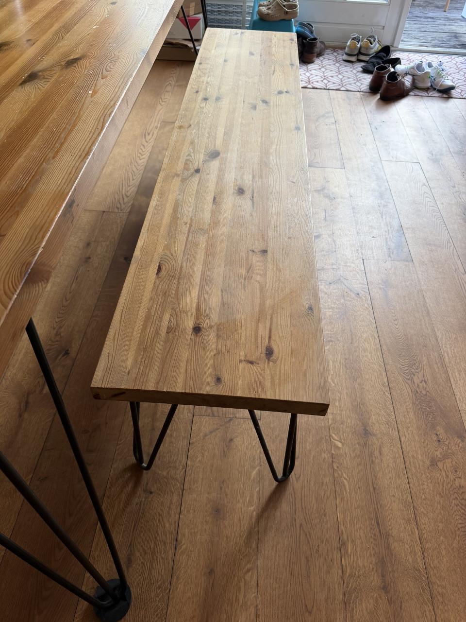 Tafel en bijpassende bank van Allon Dery