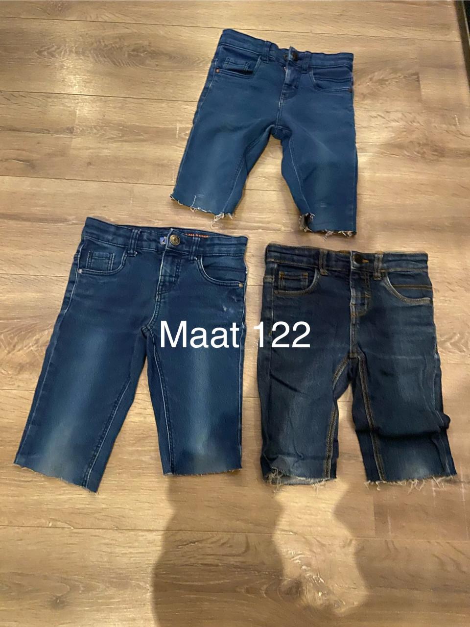 Oude spijkerbroeken om mee te knutselen/iets van te naaien