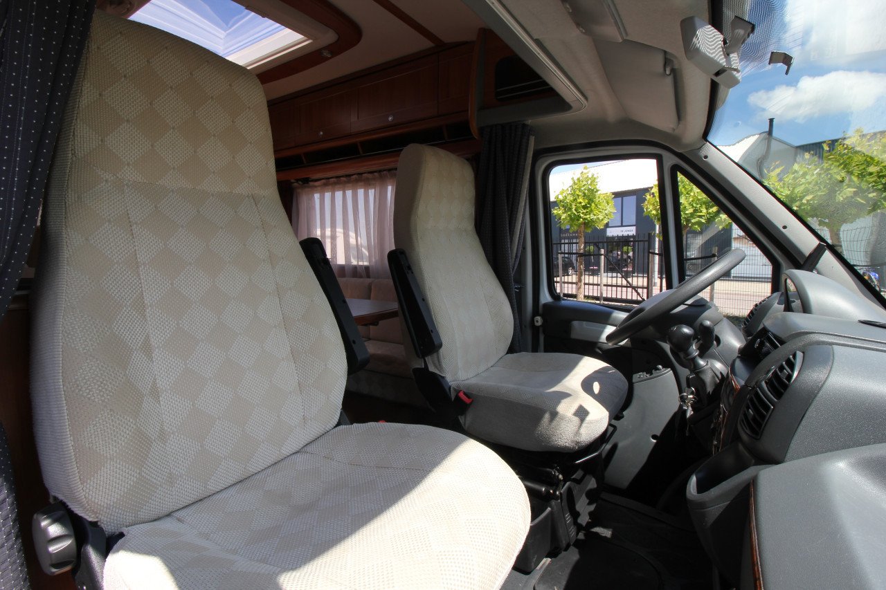 Dethleffs Advantage T6541 Vast bed, veel binnen-en kastruimte, zéér netjes