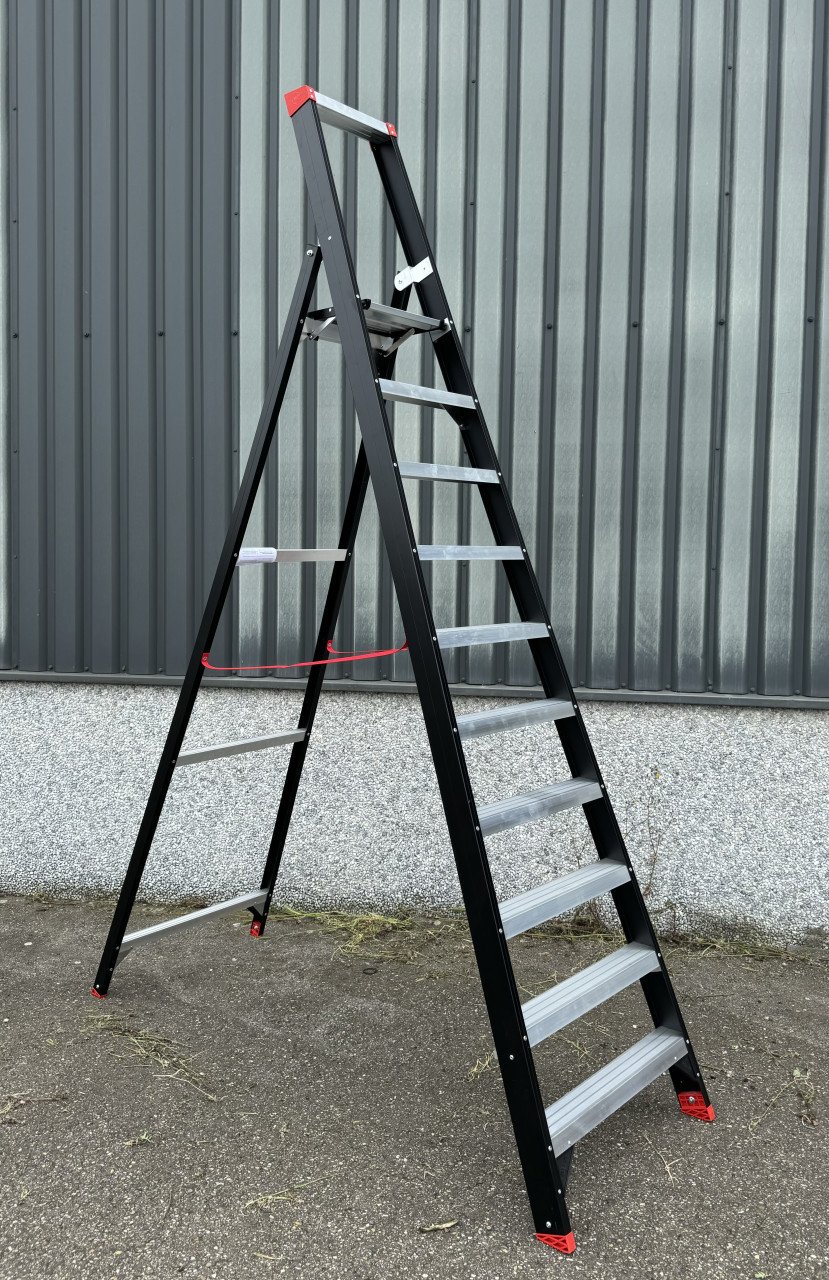 Trap 2x9 treden zwart gecoat NIEUW
