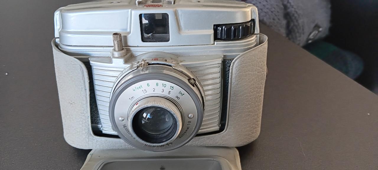 2 OUDE (JAREN 60) FOTOCAMERA'S