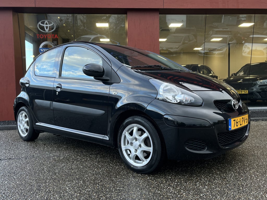 Toyota Aygo 1.0-12v comfort 5-deurs | automaat | park. sensoren | lichtmeta
