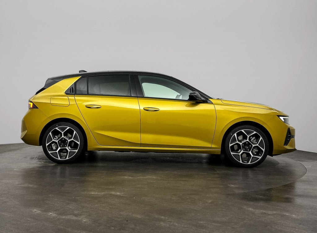 Opel Astra 1.6 turbo plug in hybrid ultimate | voorraadmodel | snel rijden 
