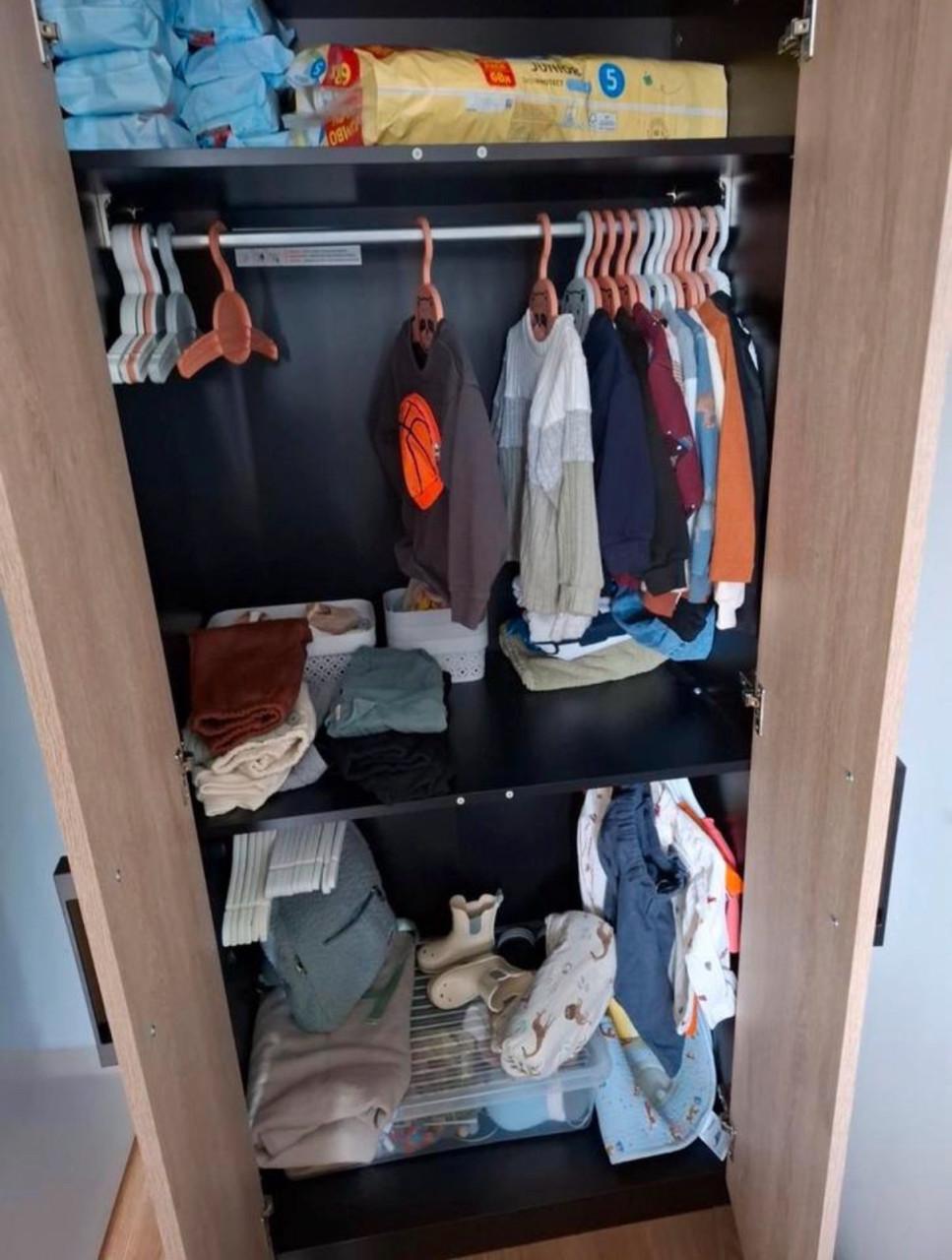 Complete babykamer (commode, kast, ledikant 60x120cm, plankje)