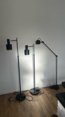Vloerlampen van de Karwei. Drie stuks. per stuk te koop. zwart.