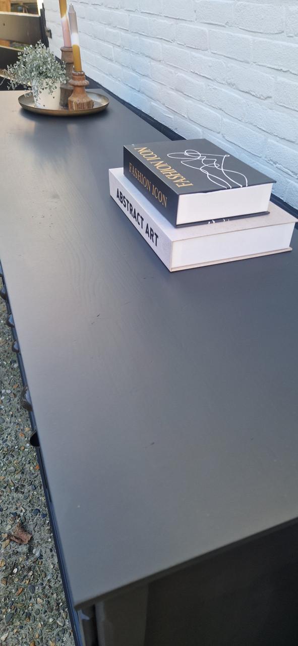 Mooi mat zwart houten dressoir/tv meubel