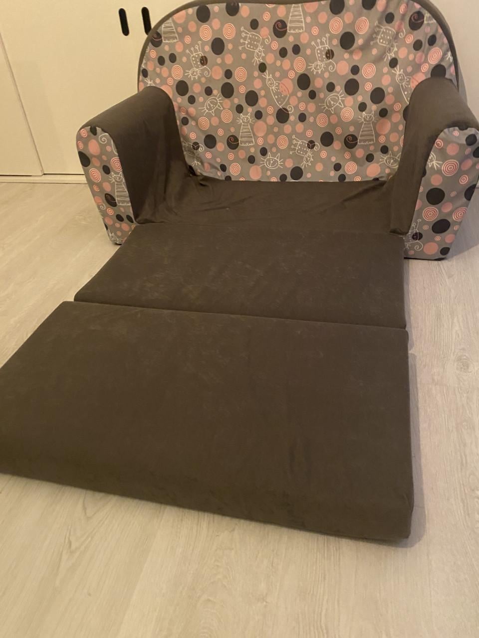 Te koop slaapbankje, als nieuw!