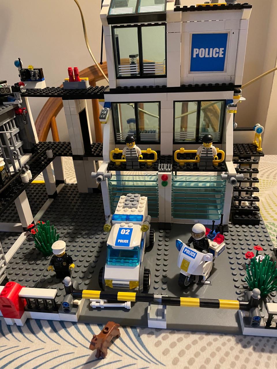 Lego City: Politiebureau 7744