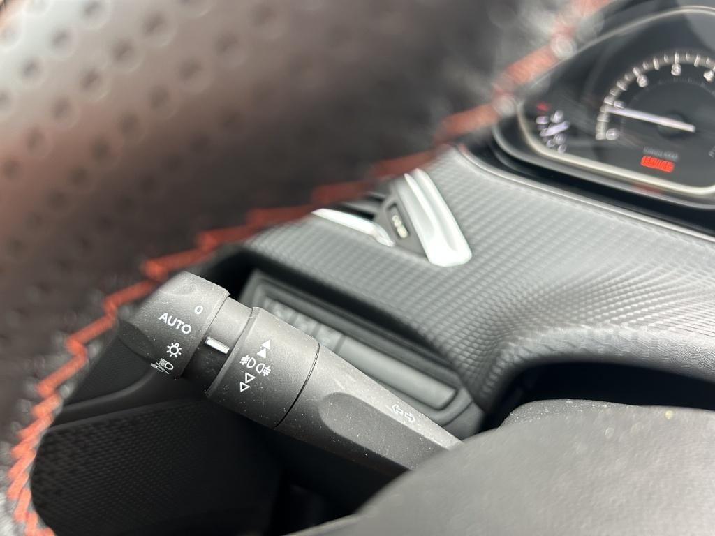 Peugeot 208 1.2 puretech 110pk 5d roland garros apple carplay | navigatie |