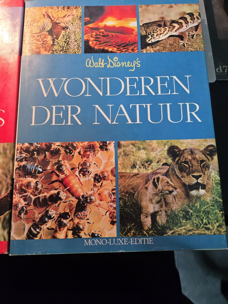 Twee boeken  van Walt Disney's True-Life Adventures-filmserie. 1975