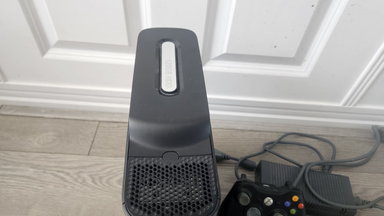 Xbox 360 Console 120GB + Controller + Game (Crysis 2)