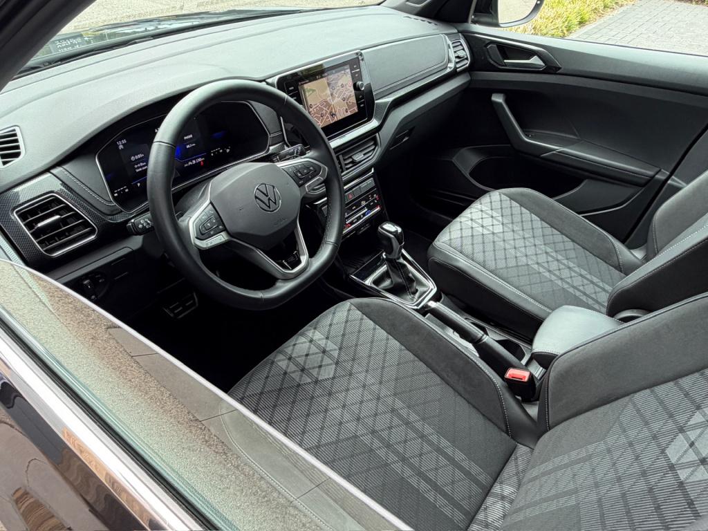 Volkswagen T-cross 1.5 tsi 150pk dsg r-line | camera | trekhaak | navi | iq