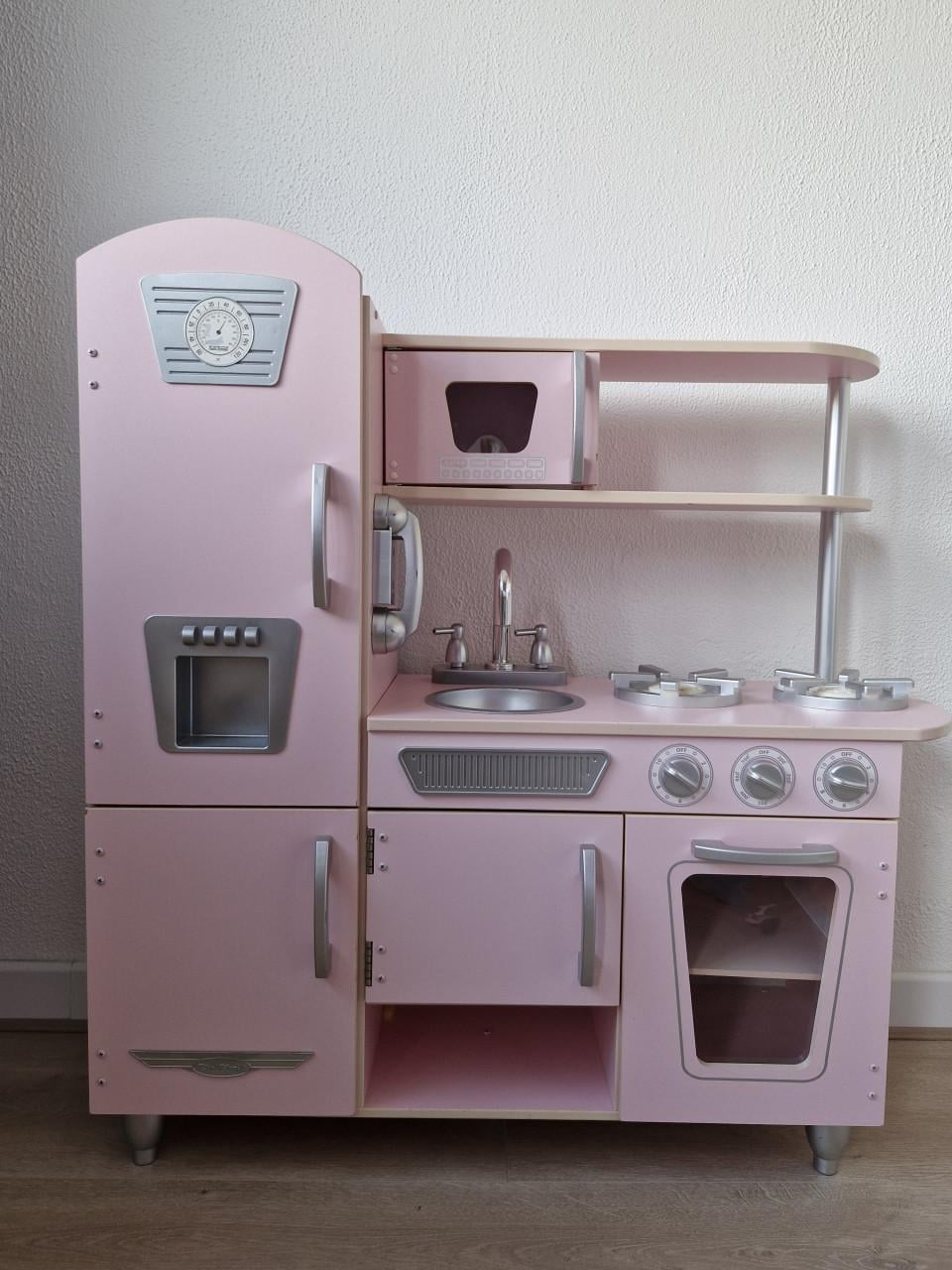 Leuk roze speelkeukentje