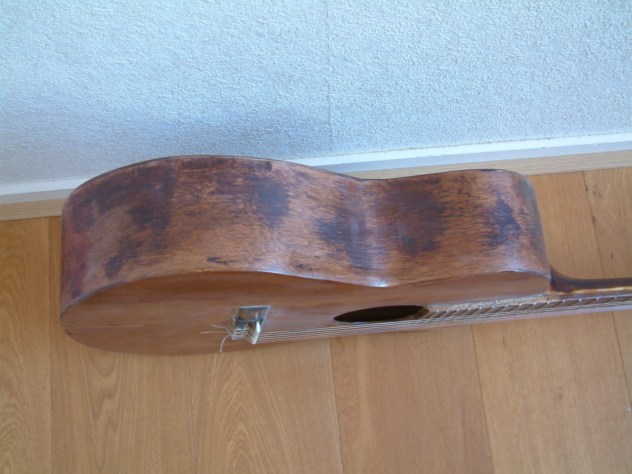 Oudere gitaar met mooie klank  cederhouten bovenblad