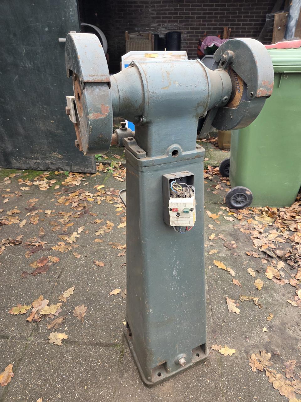 Slijpsteen op zware voet