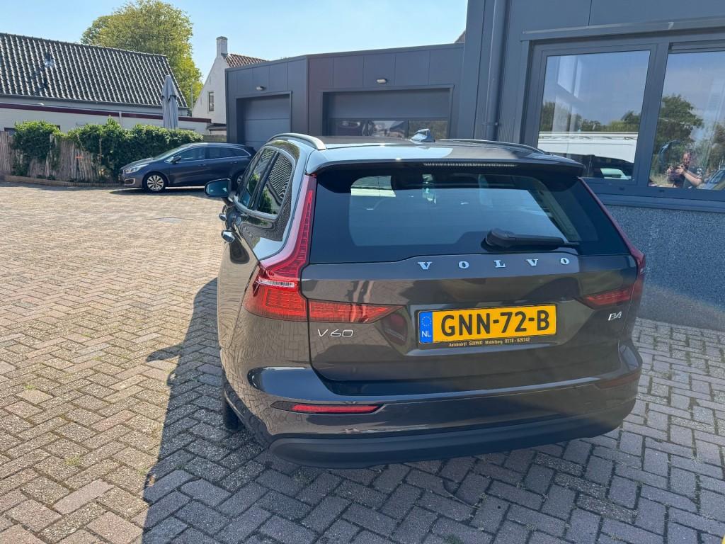 Volvo V60 2.0 b4 essential edition