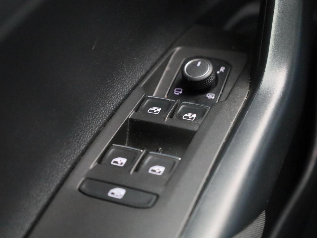Volkswagen Polo 1.0 tsi r-line business | apple carplay | iq light | achter