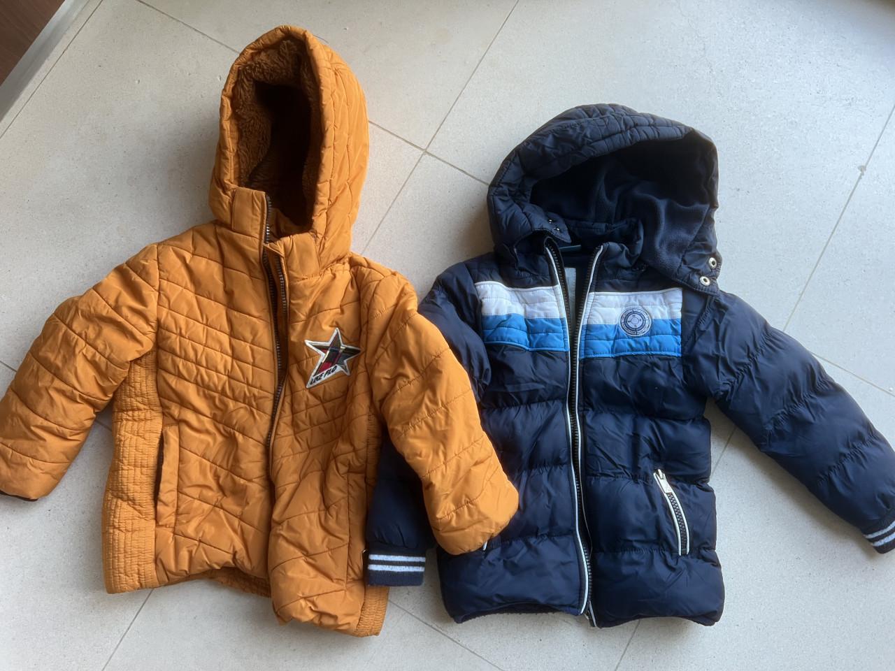 Twee winterjassen maat 104