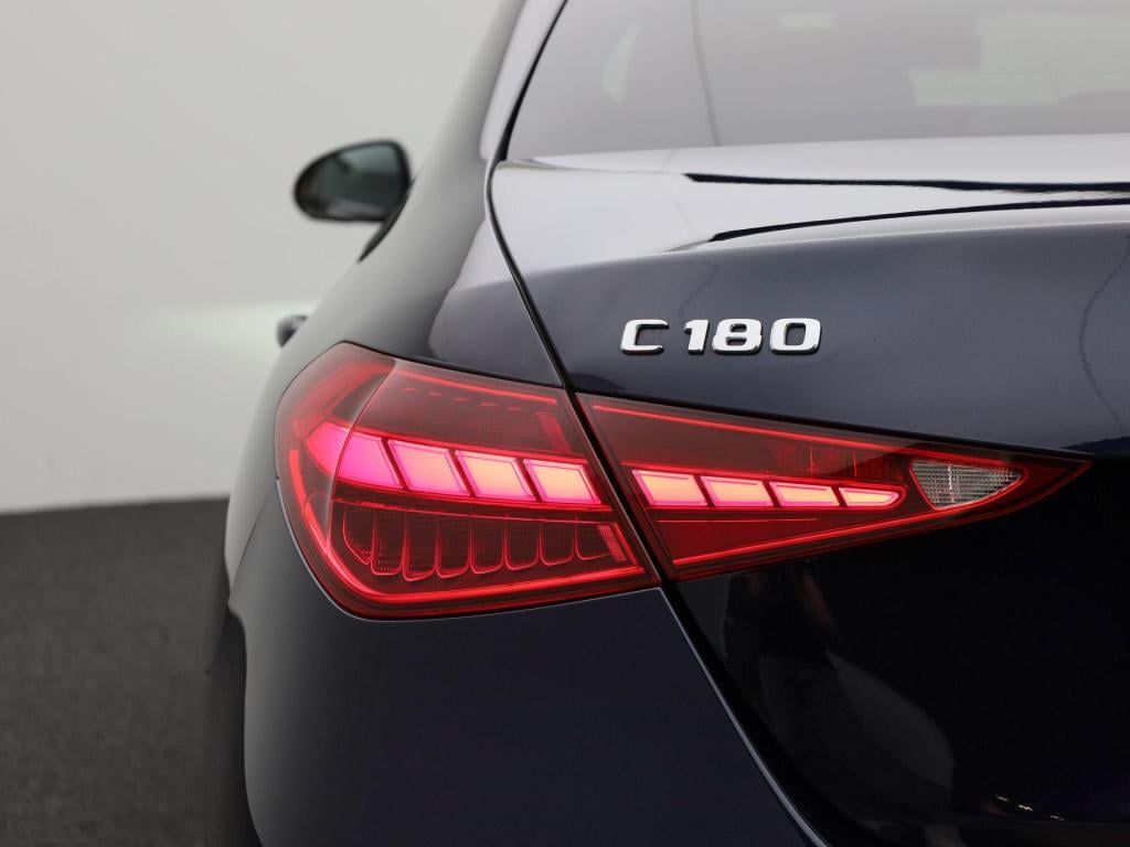 Mercedes-Benz C-Klasse 180 amg line | automaat | panoramadak | trekhaak | v