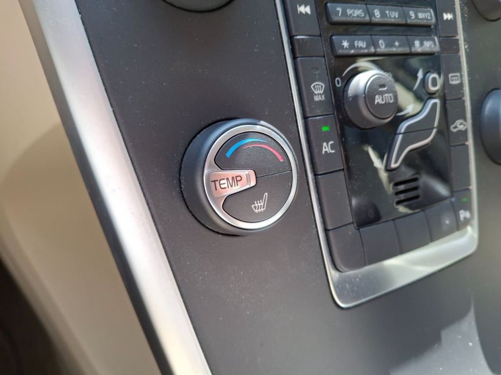 Volvo XC60 2.0 t5 kinetic xenon | leder | dealer onderhouden!