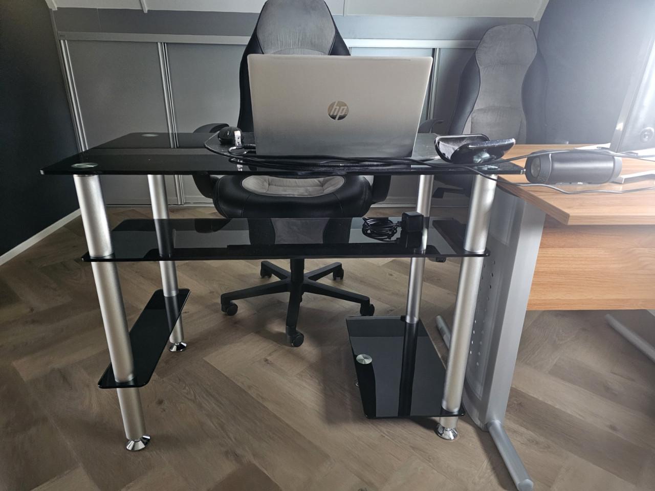 Bureau 2 x