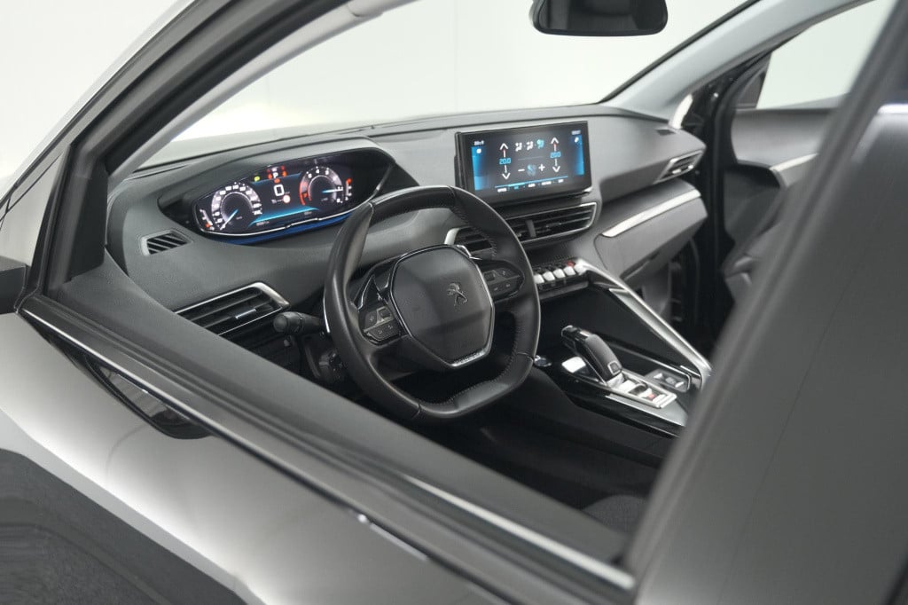 Peugeot 5008 puretech 130 eat8 active | 7 zitplaatsen | camera | navigatie 