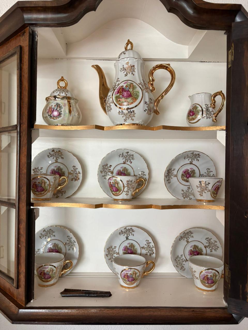 Prachtig theeservies, Royal Albert