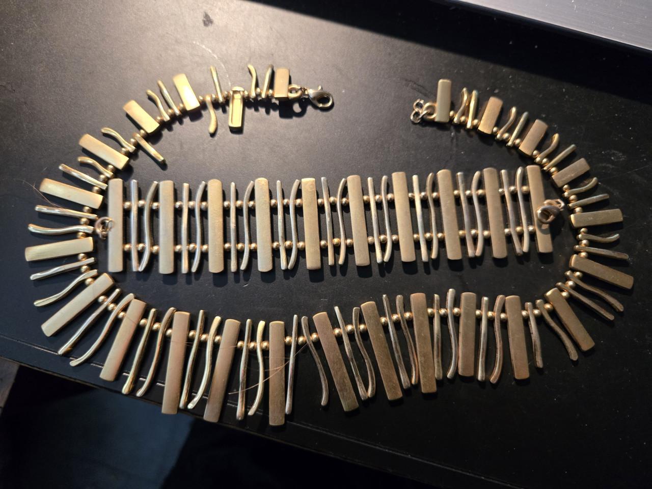 Goudkleurige vintage chokerketting met franje en bijpassen armband
