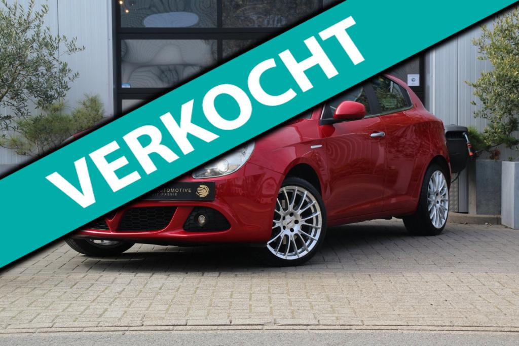 Alfa Romeo Giulietta 1.4 turbo turismo -170 pk - trekhaak - panoramadak - p