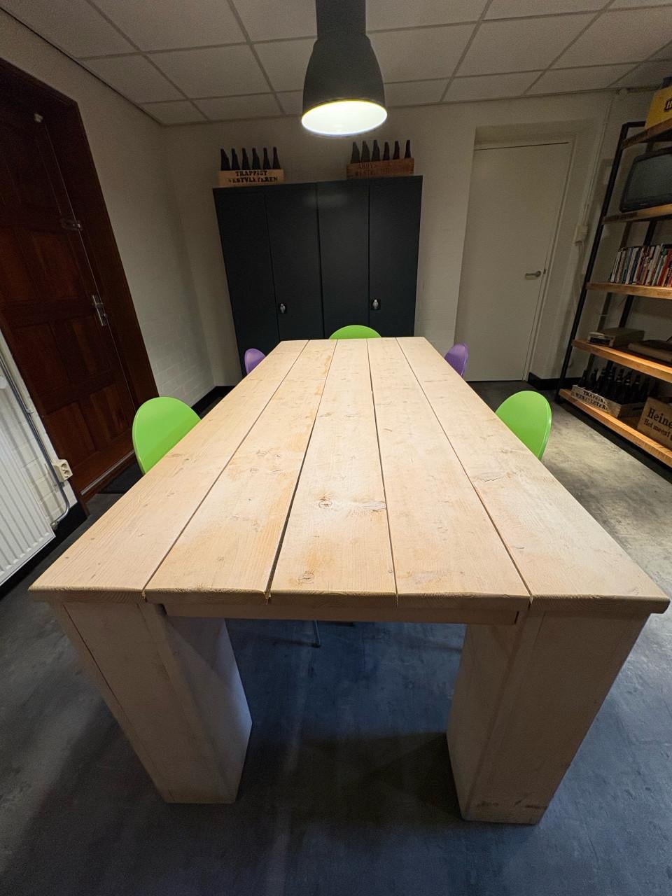 Steigerhouten tafel