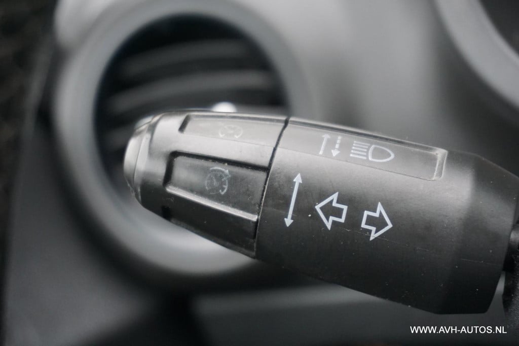 Opel Corsa 1.2-16v '111' edition