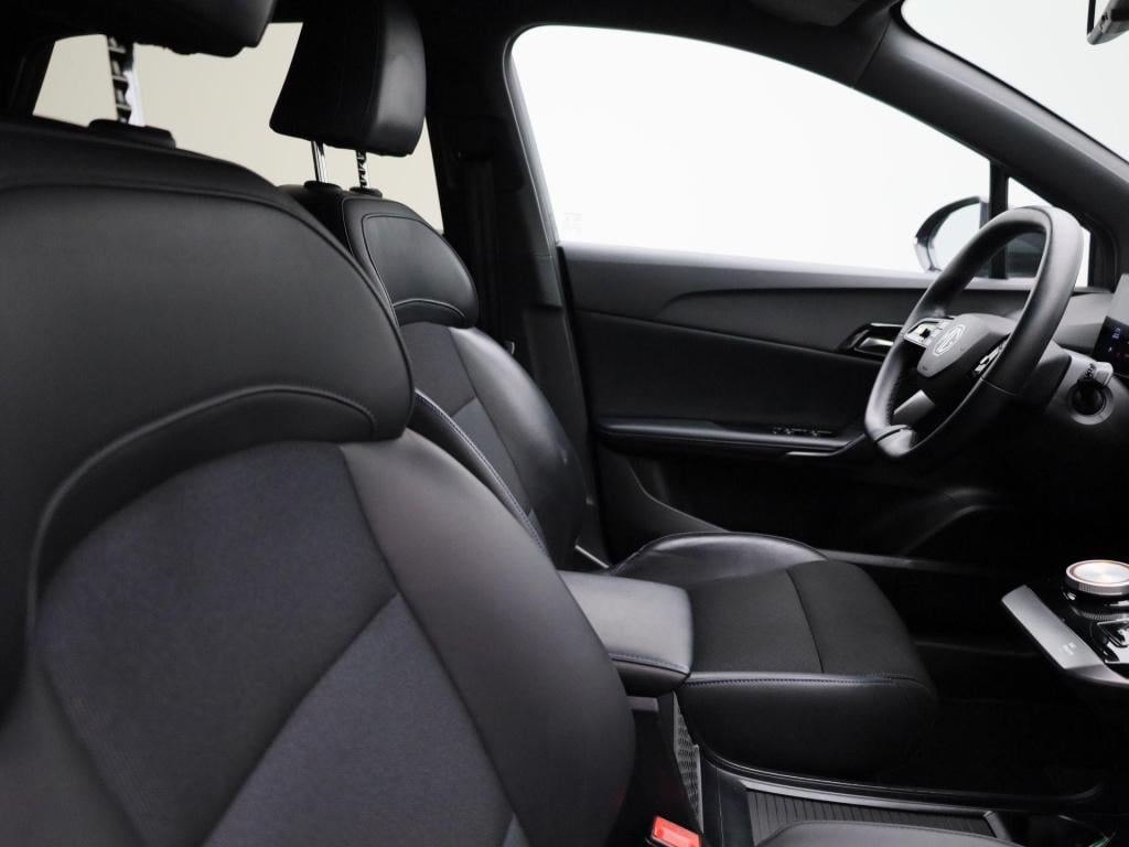 MG Mg4 64 kwh luxury | automaat | navigatie | climate control | apple carpl