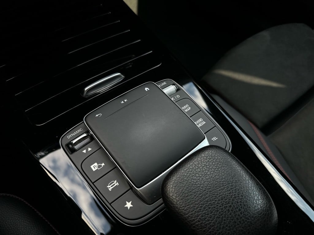 Mercedes-Benz A-Klasse 180 business solution amg // ambiance verlichting //