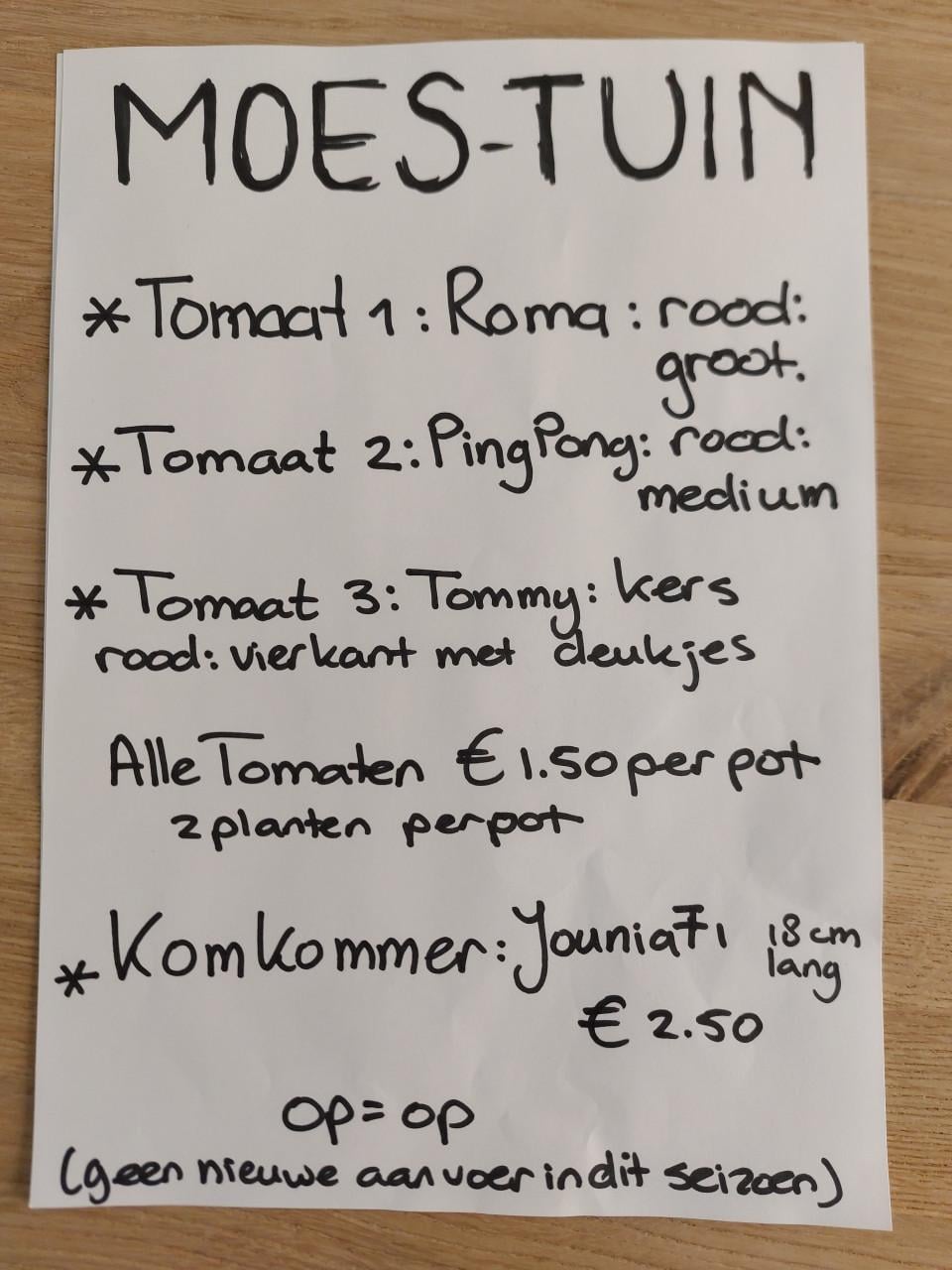 Tomaten komkommer SIERTUIN en MOESTUIN PLANTEN BIJ DE VOORDEUR