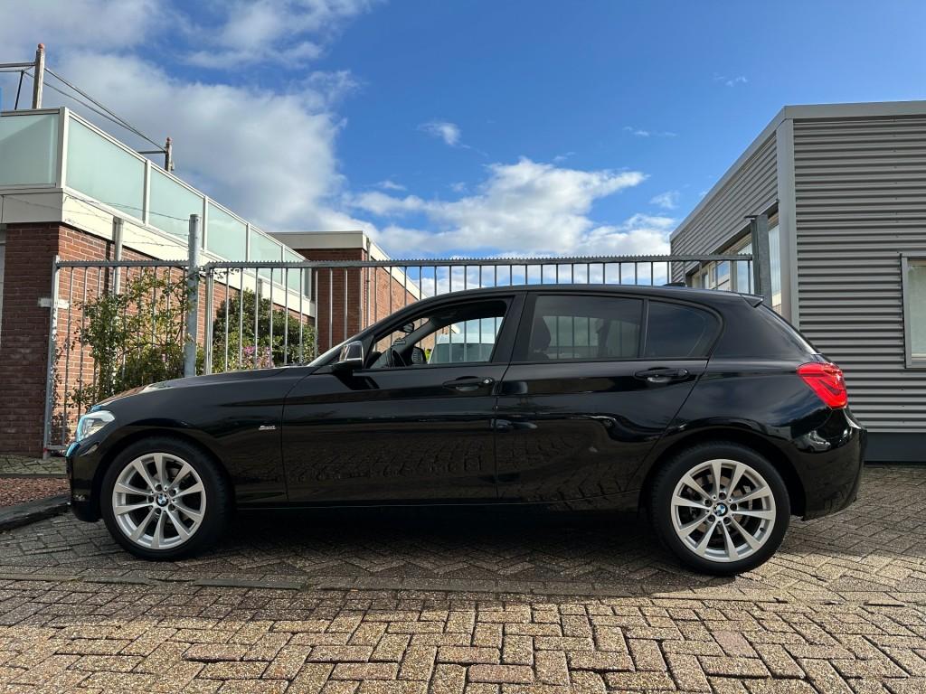 BMW 1 Serie 116i sport shadow edition carplay dab+ pdc voor en achter 17'' 