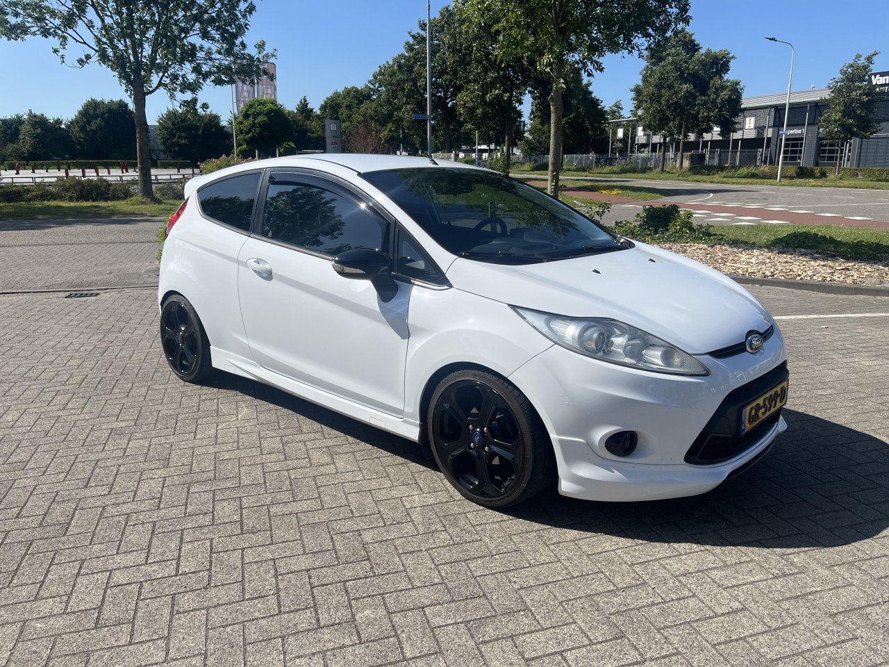 Ford Fiësta 1.6 Metal|Leer|17 inch|97.500 km|Dealeronderhouden