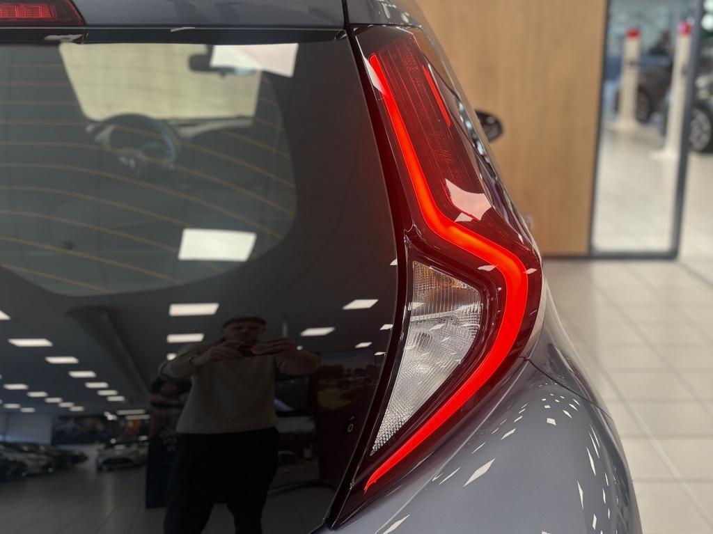 Toyota Aygo X 1.0 vvt-i mt play