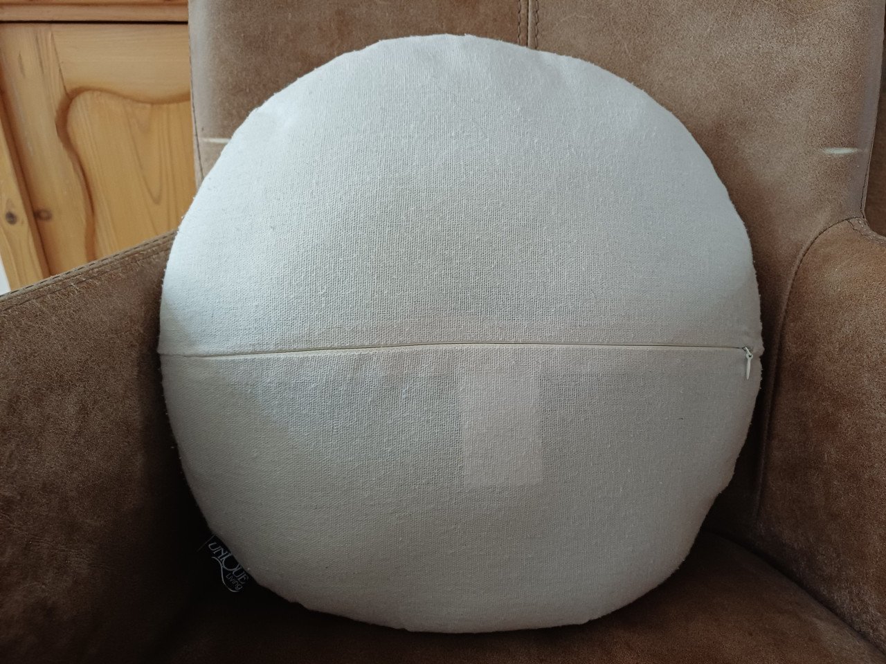 NIEUW: 2 verschillende KUSSENS, rond + 40 cm doorsnede