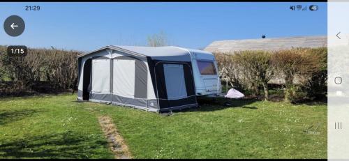 Knaus Blue Line 400 TK uit 2002 met voortent