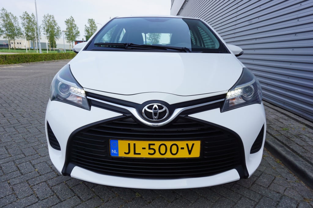 Toyota Yaris 1.3 vvt-i now airco / elektr. ramen / nap