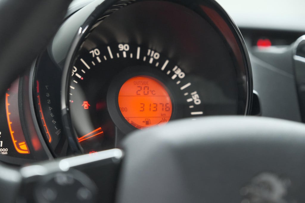 Peugeot 108 1.0 e-vti allure top! | elektrisch vouwdak | apple carplay | da