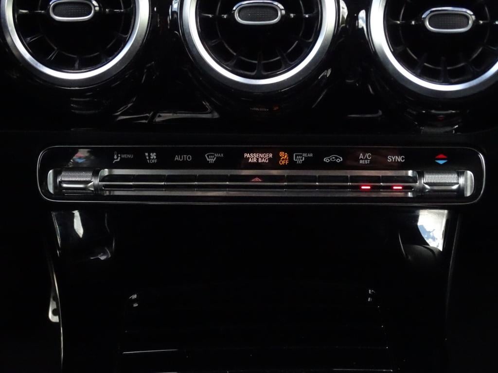 Mercedes-Benz A-Klasse 180 business solution amg | pano | widescreen