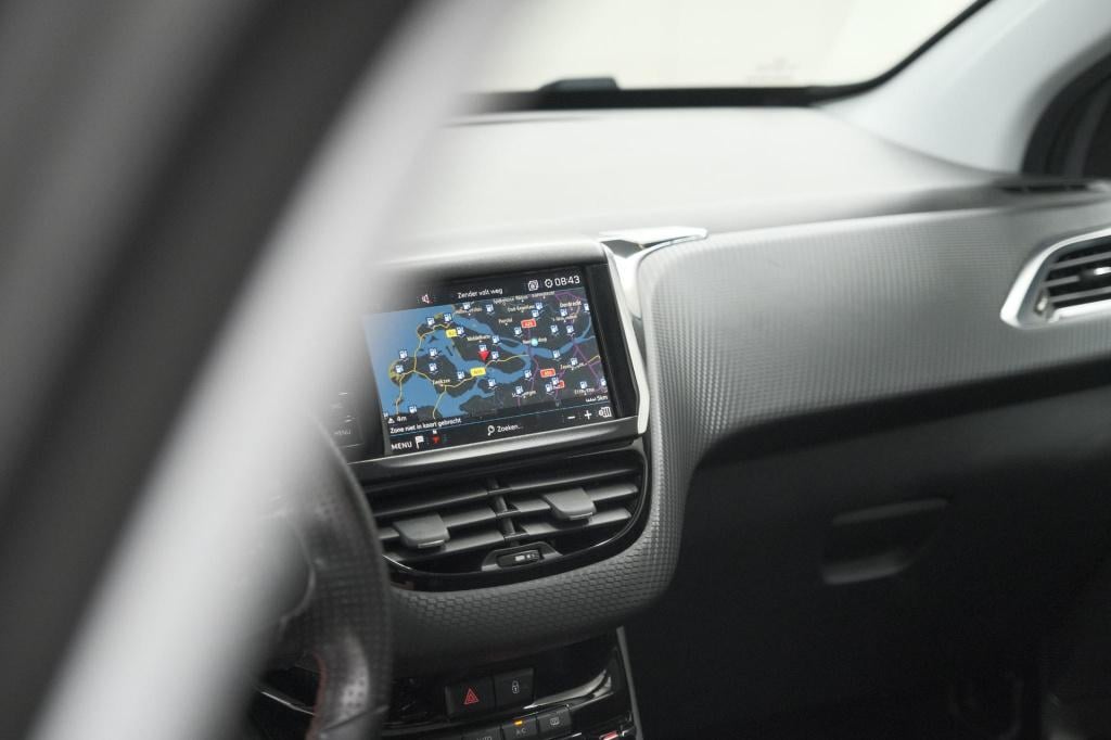 Peugeot 2008 puretech 110 eat6 gt-line | trekhaak | panoramadak | apple car