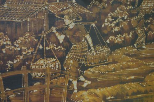 Grote Indonesische batik 'Indonesisch dorp met draagster'.