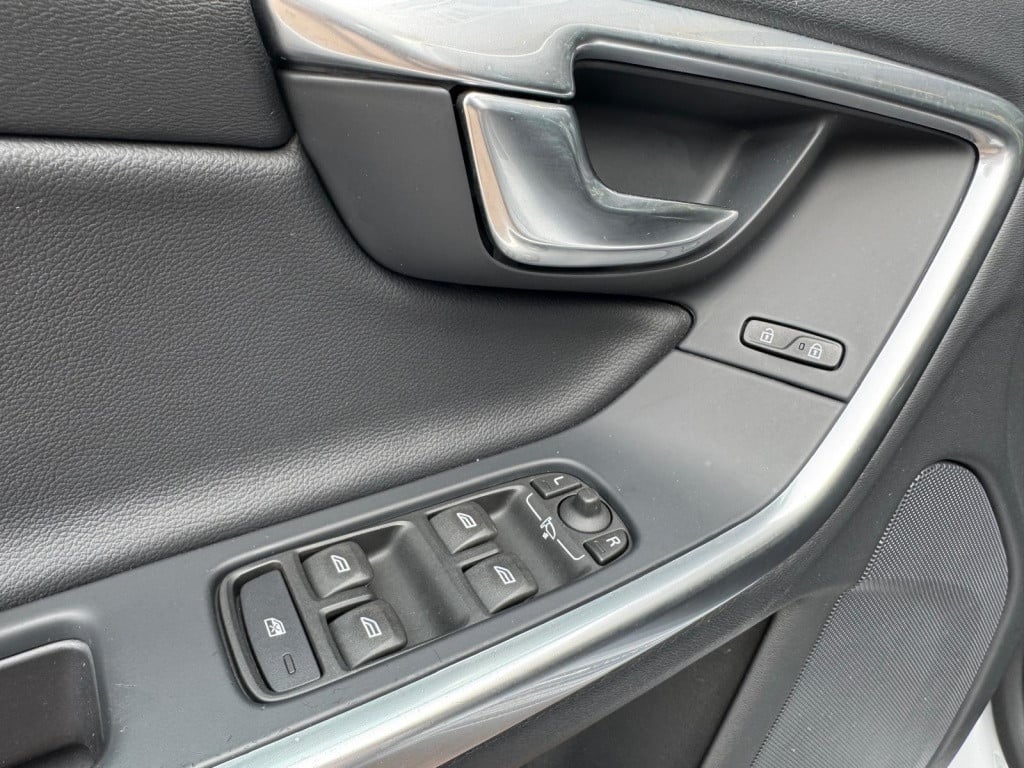 Volvo V60 2.4 d6 tw.en. r-des. automaat