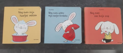 Drie peuterboeken o.a. nog even mijn haartjes wassen.