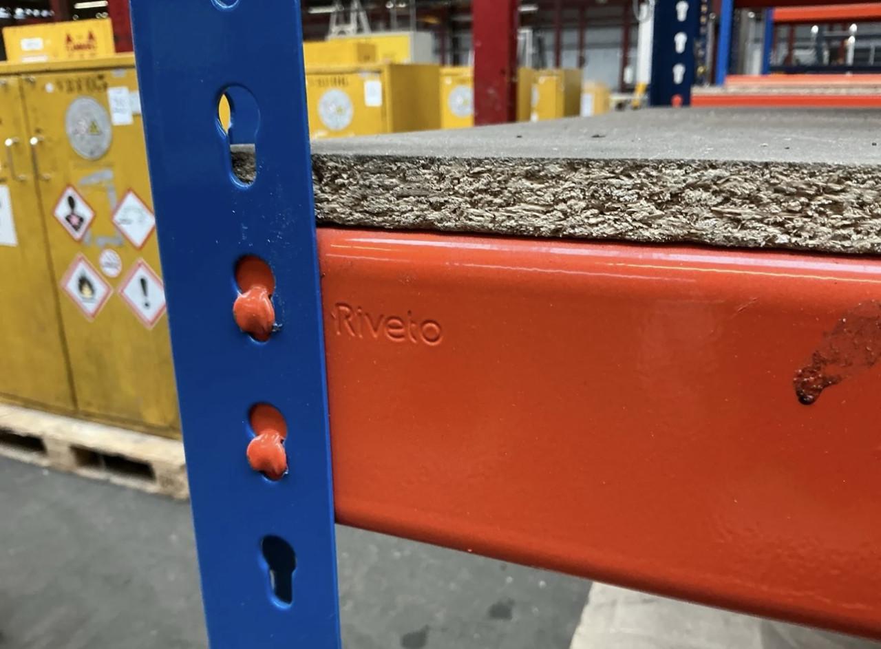 Riveto magazijnstelling