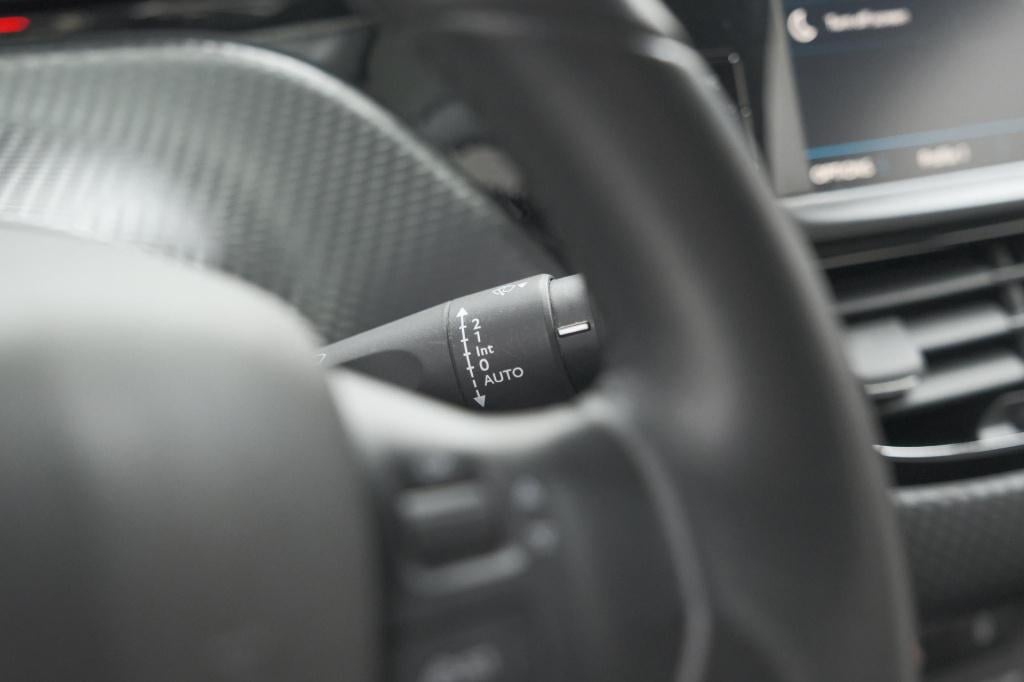 Peugeot 208 puretech 82 signature | apple carplay | parkeersensoren | navig