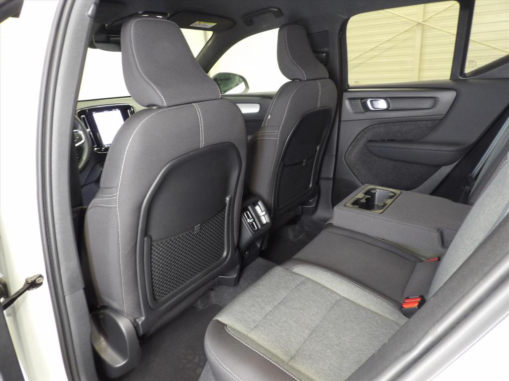 Volvo XC40 b3 163pk mild hybrid aut plus dark