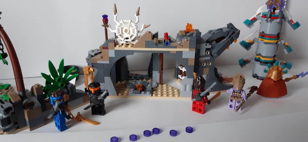 LEGO NINJAGO 71747: Het Dorp van de Beschermers